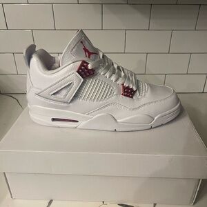 Men’s Jordan Retro 4 Red Metallic Size 10.